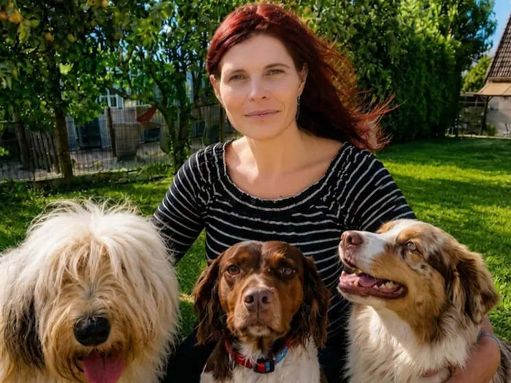 Julie et les chiens de pension à Pierreville